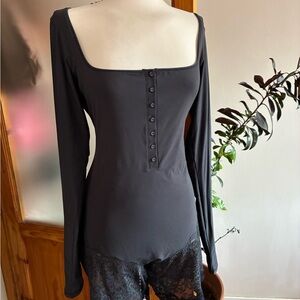 Skims XL Fits Everybody Lace Long Sleeve
Onesie